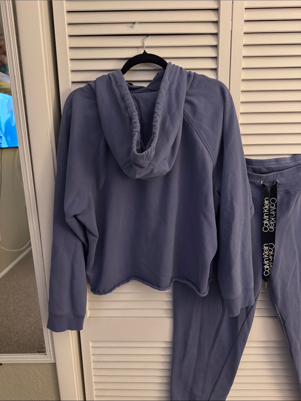 Calvin Klein womens lounge set. Hoodie & Jogger in a beautiful blue violet. - Picture 4 of 4